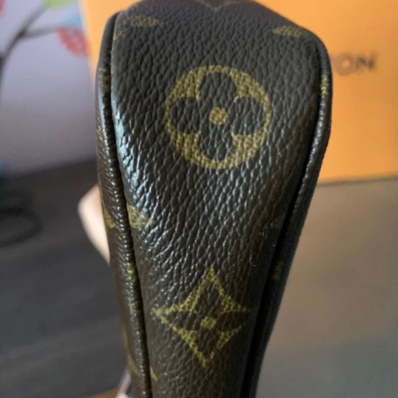 SOLD Authentic Louis Vuitton Pochette Accessories - Picture 4 of 15